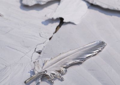 19. Fractured fables, 2017. Plaster casts from roaldkill swans, silver plated found feathers. detail from an installation sized 400x500cm. photo Iben Kaufmann
